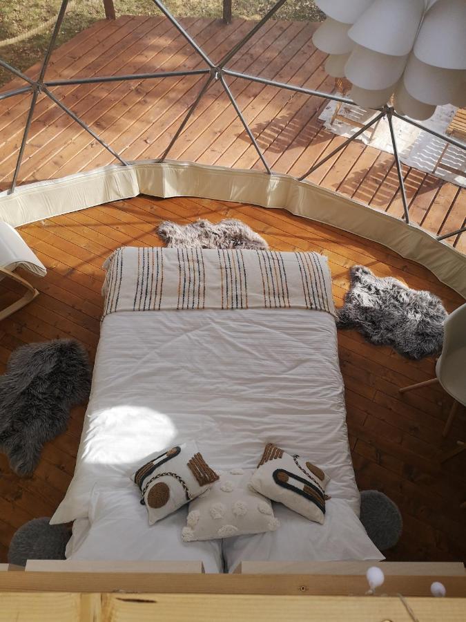 Medve Dome - Luxury Camping In The Middle Of Nature Hotel Vlahita Bagian luar foto